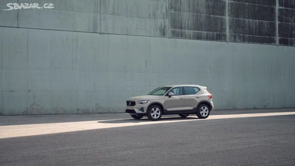 Volvo XC40, B3 2.0L 163 HP AT7 FWD CORE